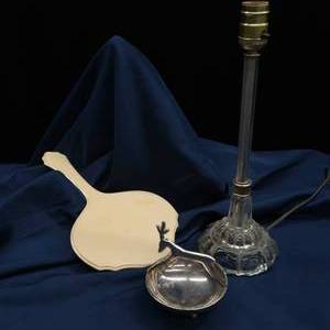 lot 22 image: VINTAGE PRETTIES
