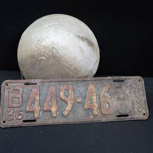 lot 26 image: 1936 LICENSE PLATE  CHEVROLET HUBCAP