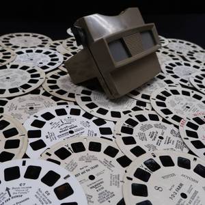 lot 36 image: VINTAGE SAWYERS VIEW MASTER WITH REELS