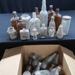 lot 41 image: VINTAGEANTIQUE BOTTLES