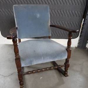 lot 42 image: VINTAGE ROCKING CHAIR