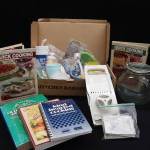 lot 63 image: KITCHEN KABOODLE SET, WITH PAMPERED CHEF MANDOLINE