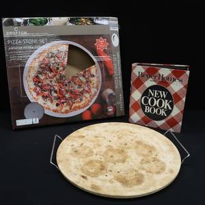 lot 66 image: CROFTON PIZZA STONE AND METAL CARRYING TRAY.  COOK BOOK