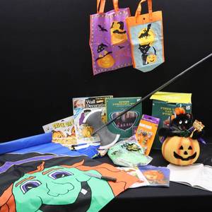 lot 75 image: HALLOWEEN