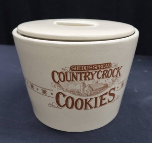 lot 108 image: COUNTRY CROCK COOKIE JAR