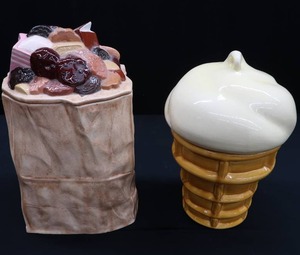 lot 109 image: PAIR OF COOKIE JARS
