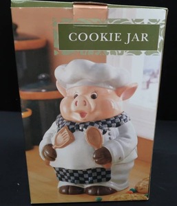 lot 113 image: COOKIE JAR PIG