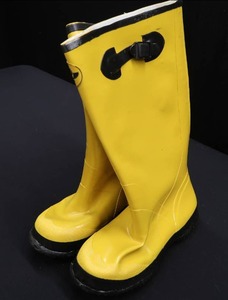 lot 116 image: NEW WW OWL YELLOW RUBBER BOOTS