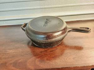 lot 7 image: Cast Iron Chicken Fryer Double Skillet
