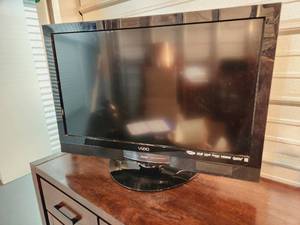 lot 25 image: Vizio TV