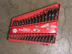 lot 2 image: Milwaukee 144-Position Flex-Head Ratcheting Combination Wrench Set SAE (15-Piece)   Customer Returns See Pictures
