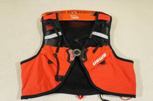 USWE Pace Running Vest Hydration Pack with 2 500ml UltraFlask -WhiteBlack, L-XL