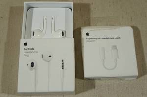 Apple EarPods Head Phones with Lightning to Headphone Jack Adapter