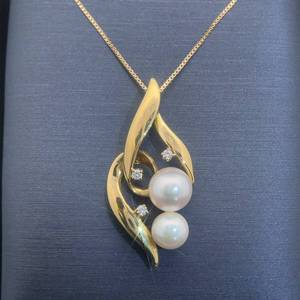 lot 43 image: Designer Mikimoto Akoya Pearl & Diamond Symphony Ribbon Drop Pendant in 18k Yellow Gold $3,650 Retail