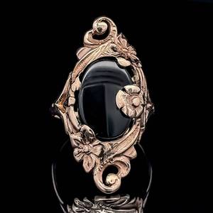 lot 36 image: Antique Art Nouveau Oval Onyx Scrolling Garden Flower & Vine Engraved Estate Ring in 14k Yellow Gold $1,250 Retail