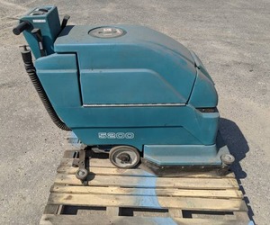 Tennant 5200 Floor Scrubber