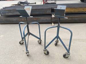 2 V-HEAD MOBILE PIPE STANDS F