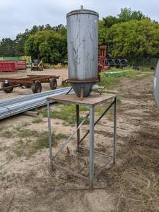 Whitlock Industrial TankHopper with Base