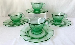 lot 146 image: Heisey Moongleam (5) Empress Cups & Twist 7 Plates