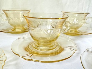 lot 118 image: Set of Five Vintage Heisey Glass Sahara Empress Cup and Saucers