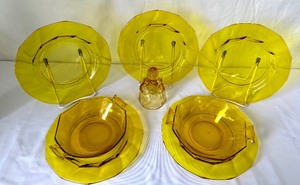 lot 114 image: Vintage Heisey Glass Marigold Dishes