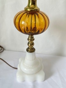 lot 115 image: Vintage Boudoir Lamp