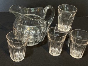 lot 116 image: Vintage Heisey Glass Five Piece Water Pitcher Set