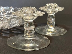 lot 117 image: Vintage Heisey Glass Wampum Bowl and Pair of Candle Stick Holders