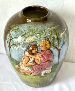 lot 14 image: Vintage Chris Shaun Arts Bud Hoadley Vase