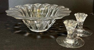 lot 106 image: Antique Heisey Sunflower Glass Three Piece Console Set