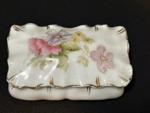 lot 46 image: Antique RS Prussia Match Holder