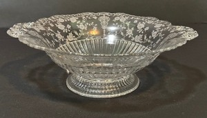 lot 42 image: Vintage Cambridge Glass Rose Point Bowl