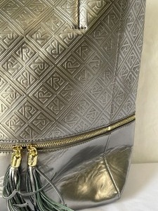 lot 53 image: Beautiful Relic Leather Metallic Tote