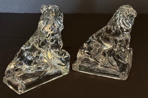 lot 190 image: Pair of Vintage Cambridge Glass Lion Figurine Bookends