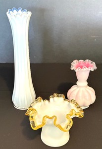 lot 185 image: Three Vintage Glass Vases including Fenton and Fostoria