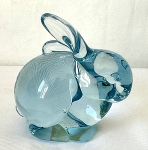 lot 70 image: Fenton Light Blue Glass Rabbit Figurine