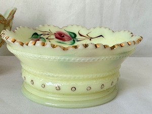 lot 177 image: Vintage Heisey Ringband Custard Bowl with Rosebuds & Vintage Northwood Custard Glass Bowl