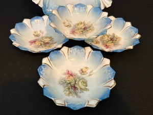 lot 79 image: Antique RS Prussia Berry Set