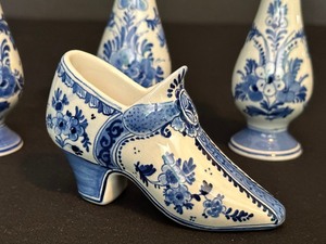 lot 168 image: Three Vintage Delft Small Vases and Decorative Shoe Figurine All from De Porceleyne Fles