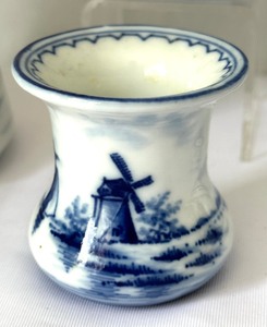 lot 152 image: Vintage Decorative German Delft Pieces