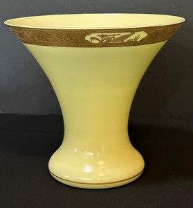 lot 6 image: Antique Custard Glass Art Deco Vase