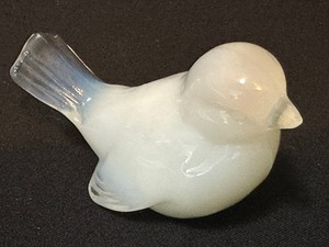 lot 40A image: Vintage Fenton Milk Glass Opalescent Bird Figurine