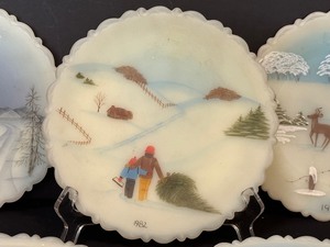 lot 31 image: Set of Five Vintage Fenton Hand Painted Collectors Plates