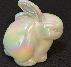 lot 30 image: Vintage Fenton Glass Iridescent Rabbit Figurine