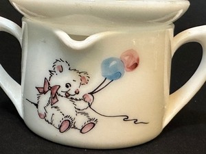 lot 29 image: Antique Milk Glass Reamer