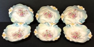 lot 11 image: Antique RS Prussia Lilly Mold Fruit Bowl Set