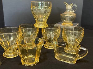 lot 28 image: Heisey Sahara (Yellow) Vintage Glassware Items