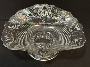 lot 24 image: Vintage Cambridge Glass Elaine Rams Head Bowl