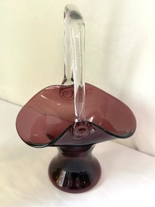 lot 101 image: Vintage Cambridge Glass Basket