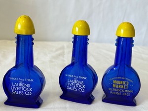 lot 97 image: Four Vintage Cobalt Shakers some with Advertising Laurens, Murdock, MN